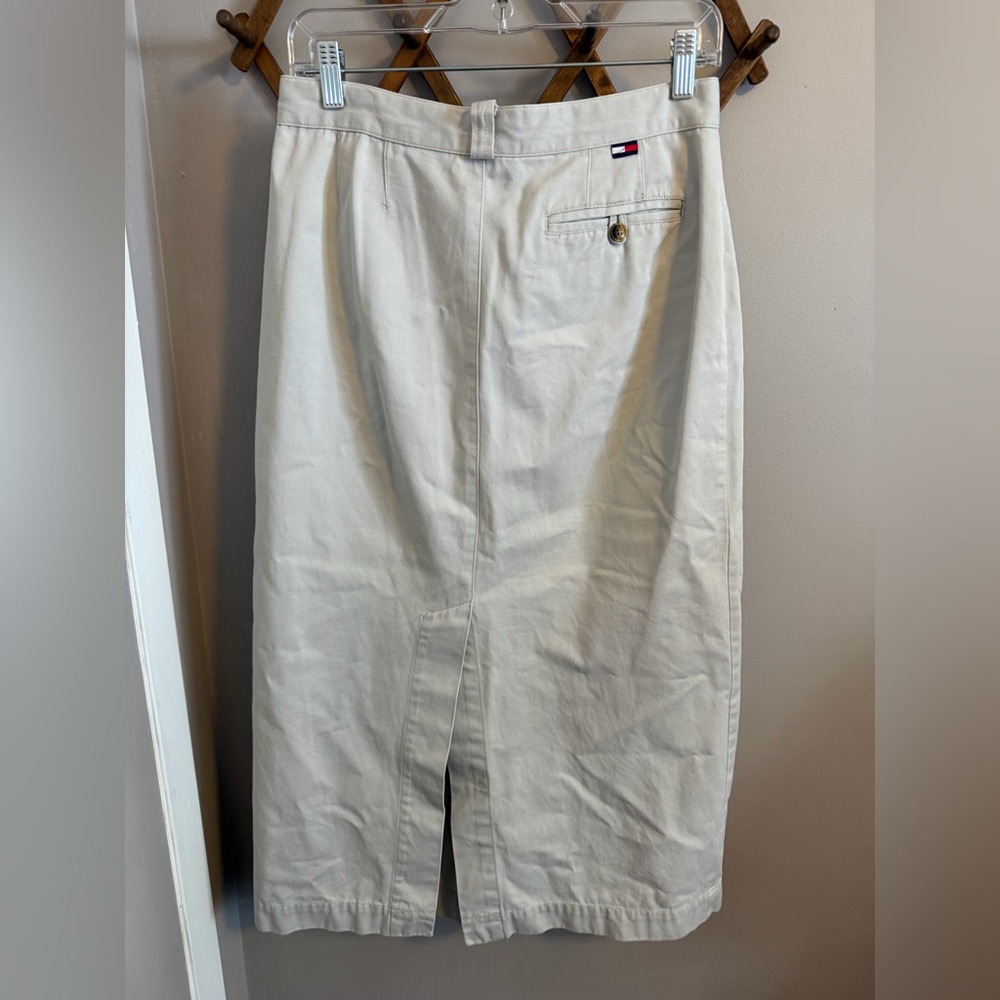 Vintage Tommy Hilfiger Bone Button Front Midi Skirt Size 10 Tall
Preppy classic - Picture 6 of 7